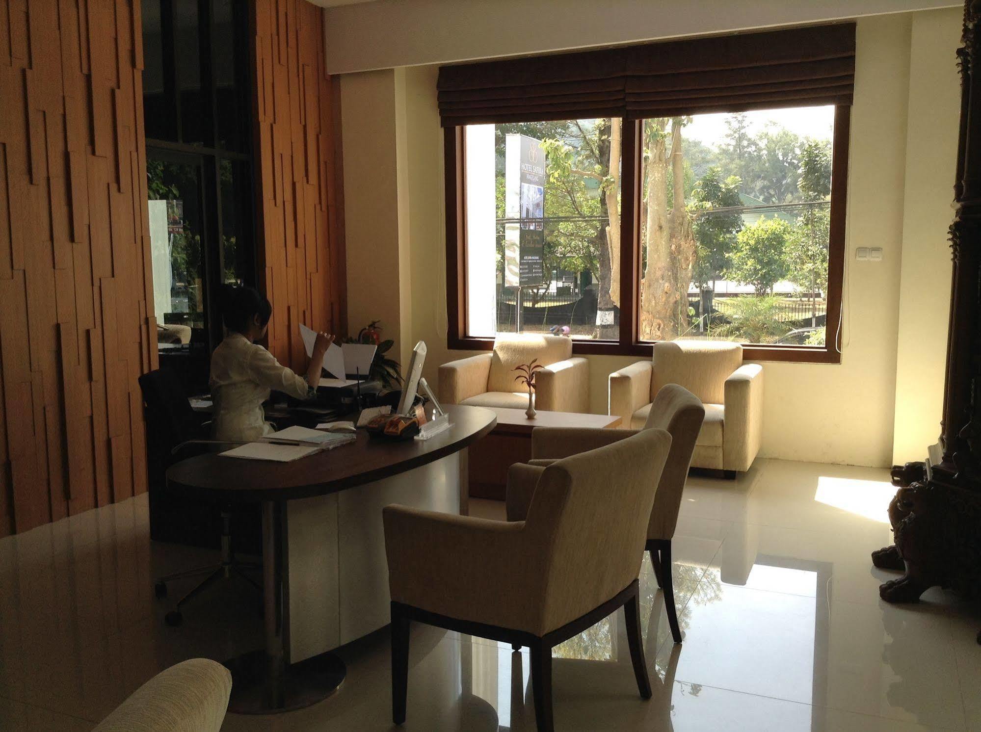 Hotel Safira Magelang Eksteriør billede
